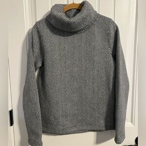 J. Crew Women's Long Sleeve Fleece Lined Turtleneck w/Chevron Pattern. Size S.